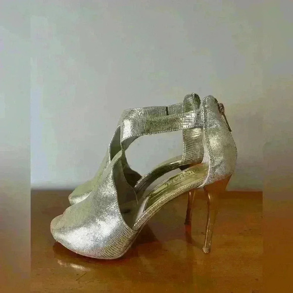 Michael Kors solid gold heels, size 7, leather upper - Picture 2 of 6